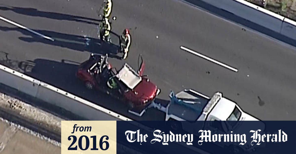 Video Crash closes citybound lanes on M4